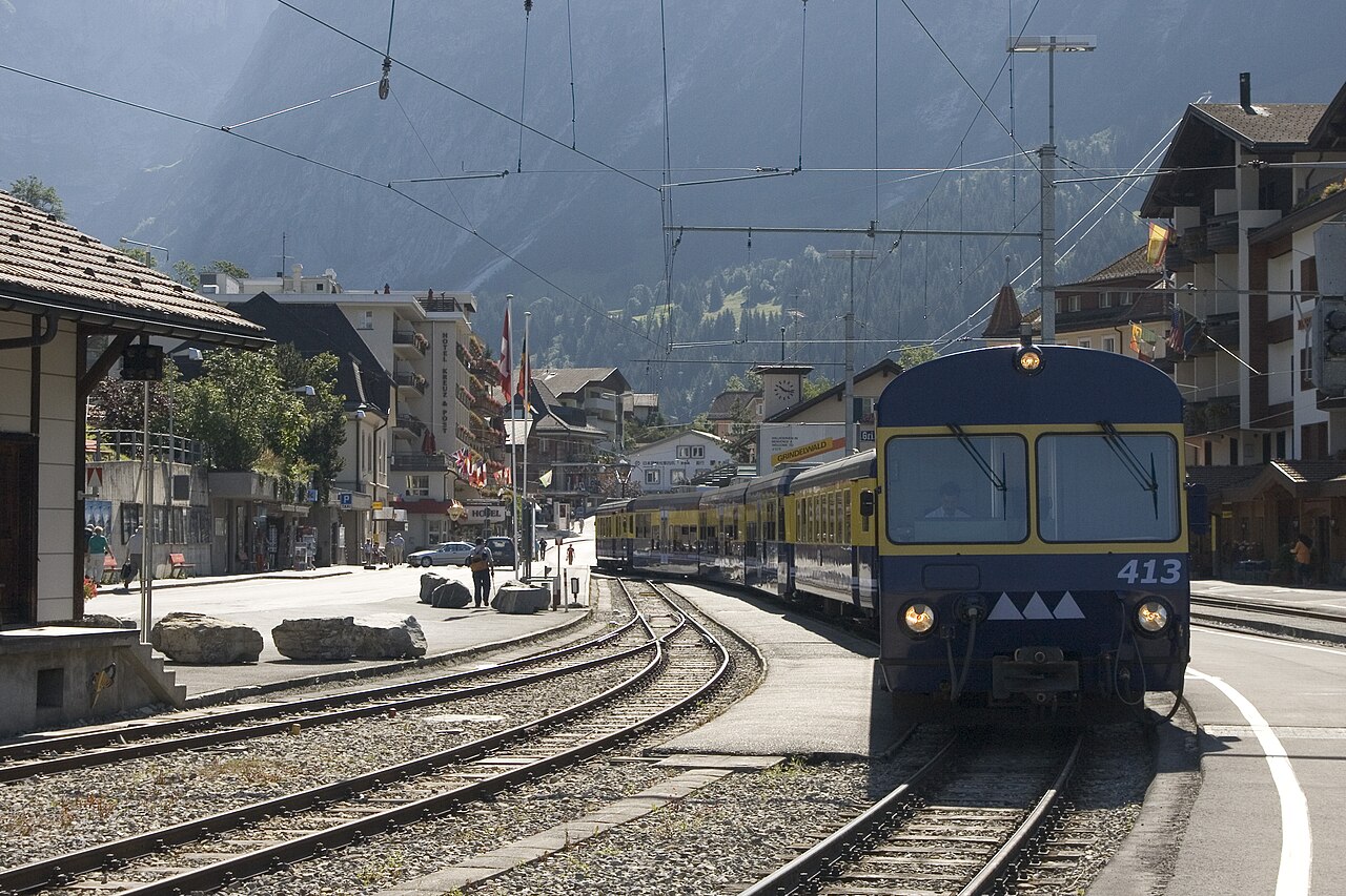ベルナーオーバーラント鉄道 — Interlaken Ostからグリンデルヴァルトへ