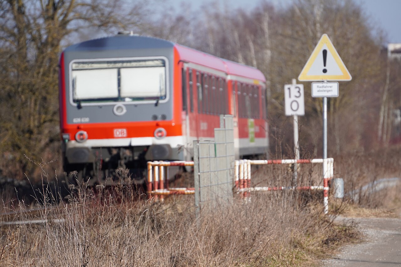 Tüßling–Burghausen railway — Burghausen to Tüßling