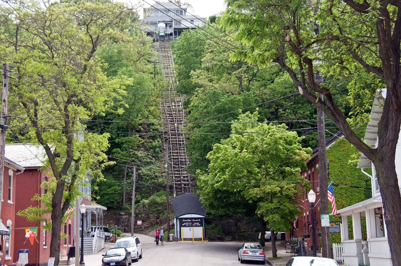 Fenelon Place Elevator – von Dubuque (Fourth Street) nach Fenelon Place