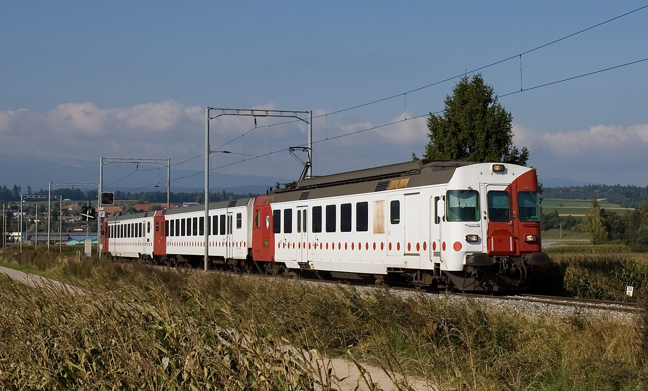 Fribourg–Ins railway — Insからフリブールへ