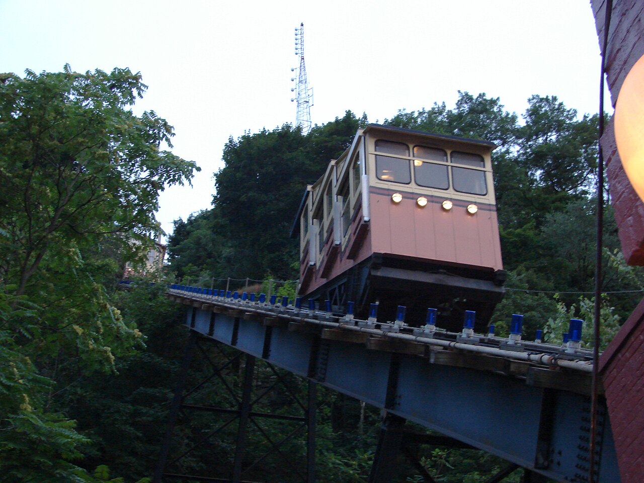 Monongahela Incline — Pittsburgh (Station Square) to Mount Washington