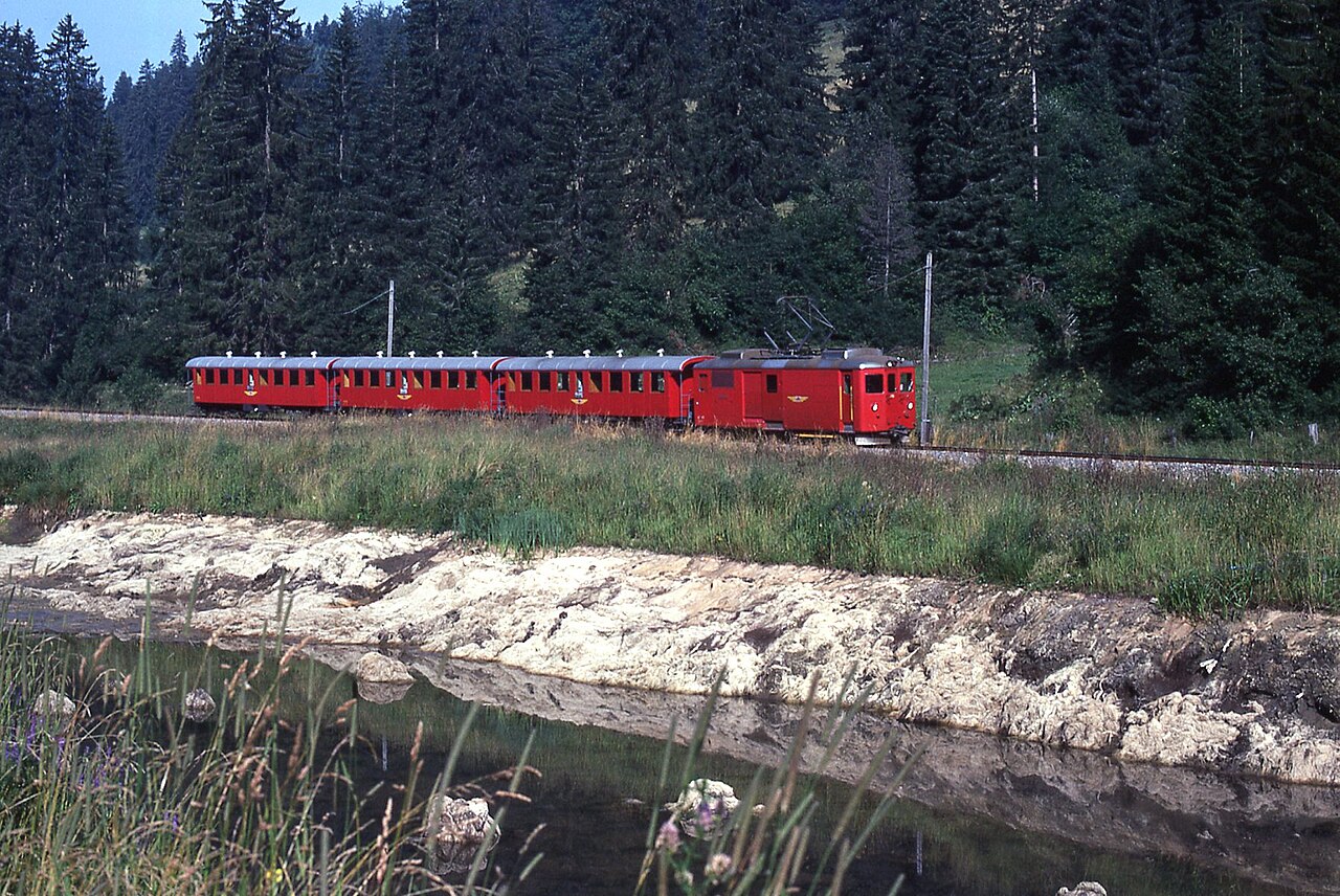 Chemins de fer du Jura — ラ・ショー＝ド＝フォンからGlovelierへ