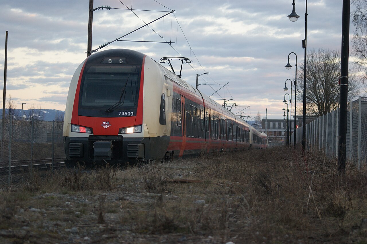 Regiontog RE10 — Drammen to Lillehammer