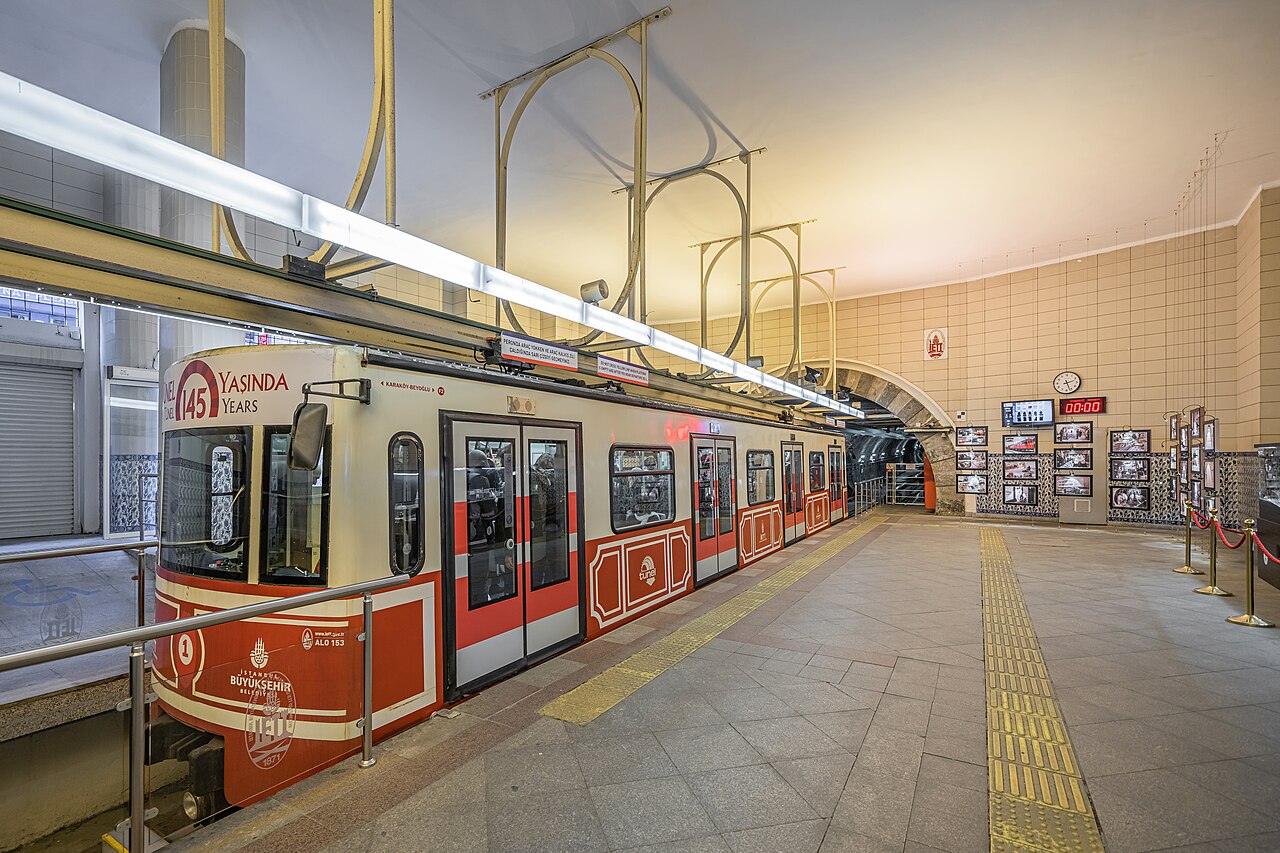 Tünel — Karaköy to Beyoğlu