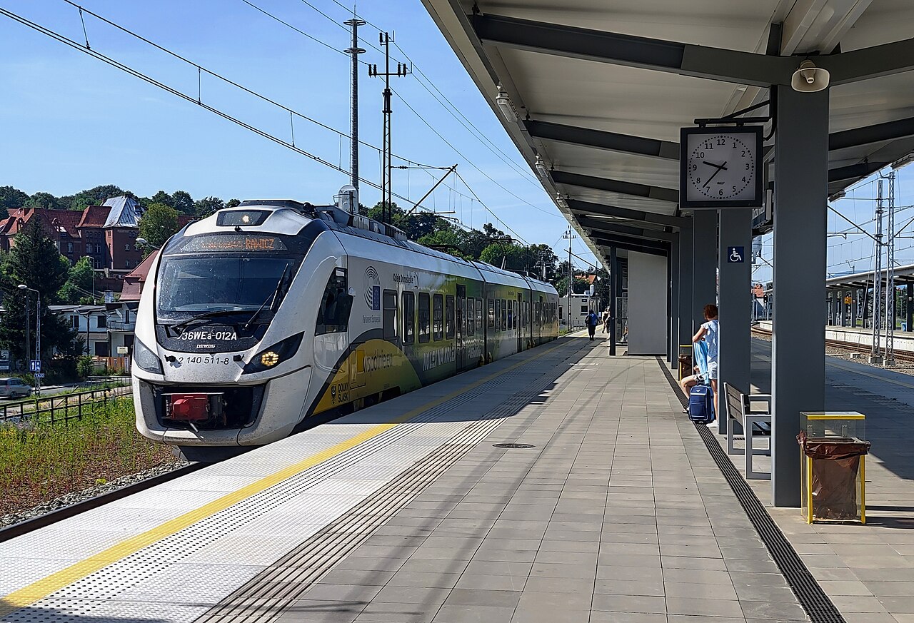 Koleje Dolnośląskie D25 — Forst (Lausitz) to Wrocław