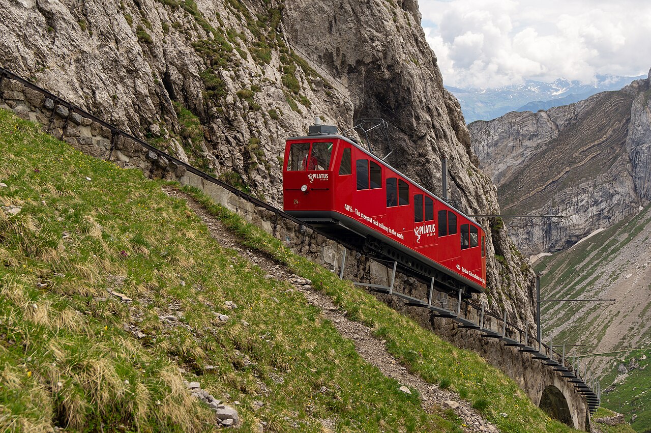 ピラトゥス鉄道 — AlpnachstadからPilatus Kulmへ