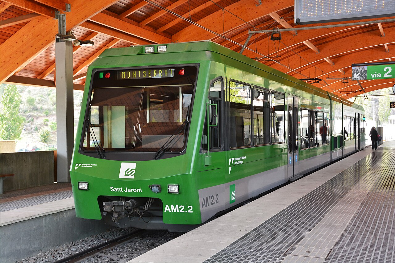 モンセラット登山鉄道 — ムニストロル・ダ・ムンサラートからMontserratへ