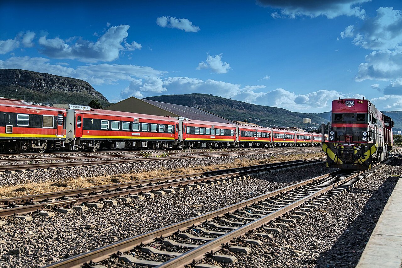 Caminho de Ferro de Moçâmedes – von Namibe nach Menongue