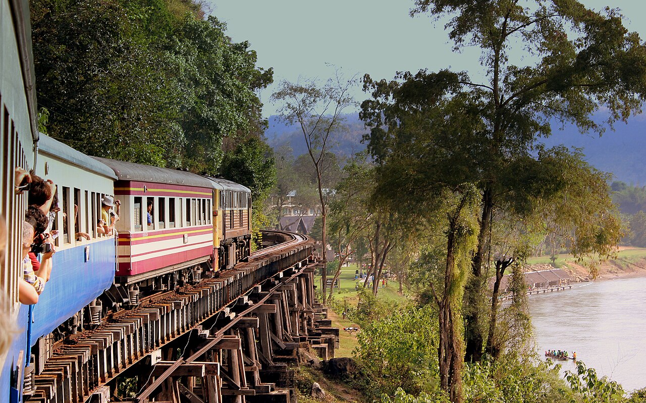泰緬鉄道 — Bangkok (Thonburi)からNam Tokへ