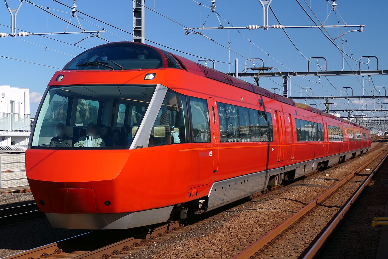 小田急ロマンスカー — Tokyo (Shinjuku)からHakone-Yumotoへ