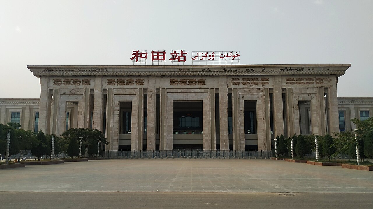 Bahnstrecke Hotan–Qakilik – von Hotan nach Ruoqiang