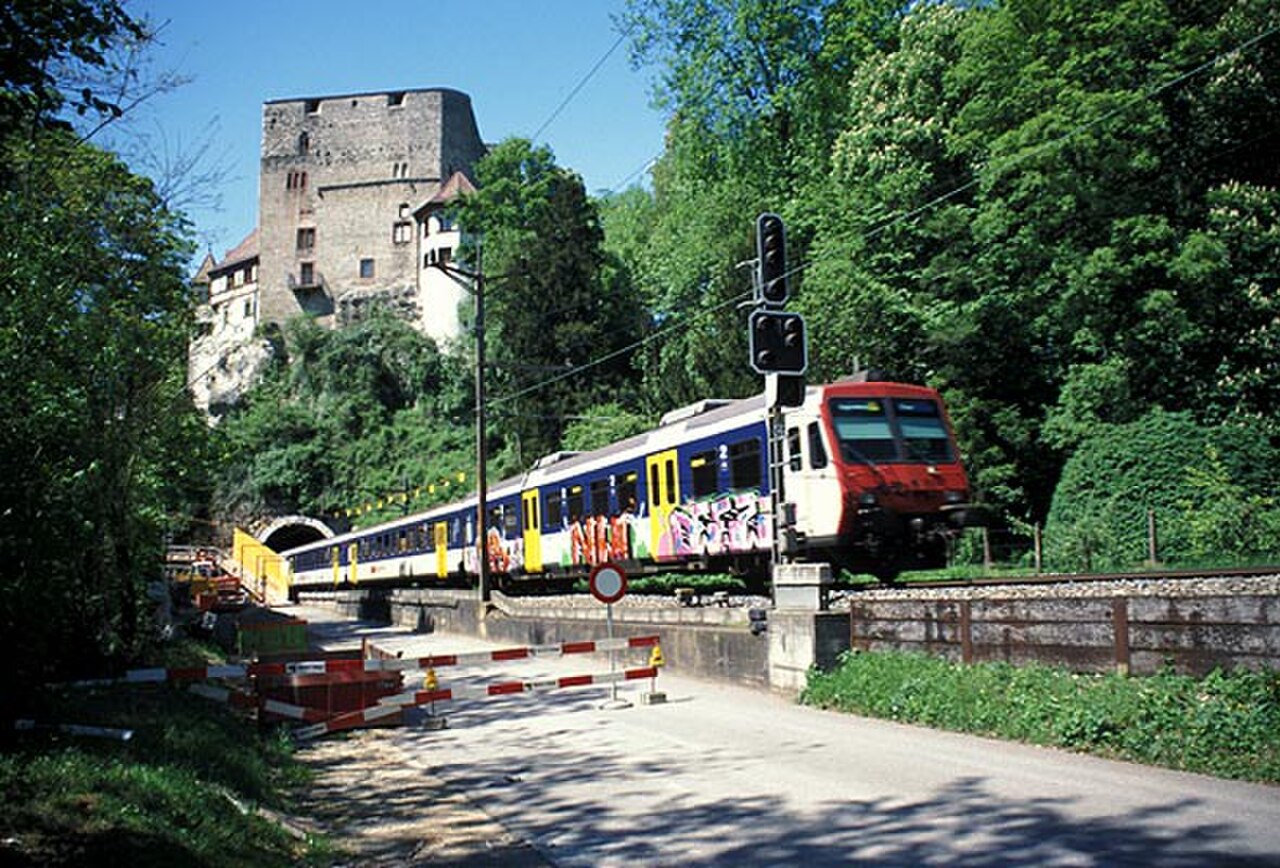 ジュラ-ベルン-ルツェルン鉄道 — ビール/ビエンヌからバーゼルへ
