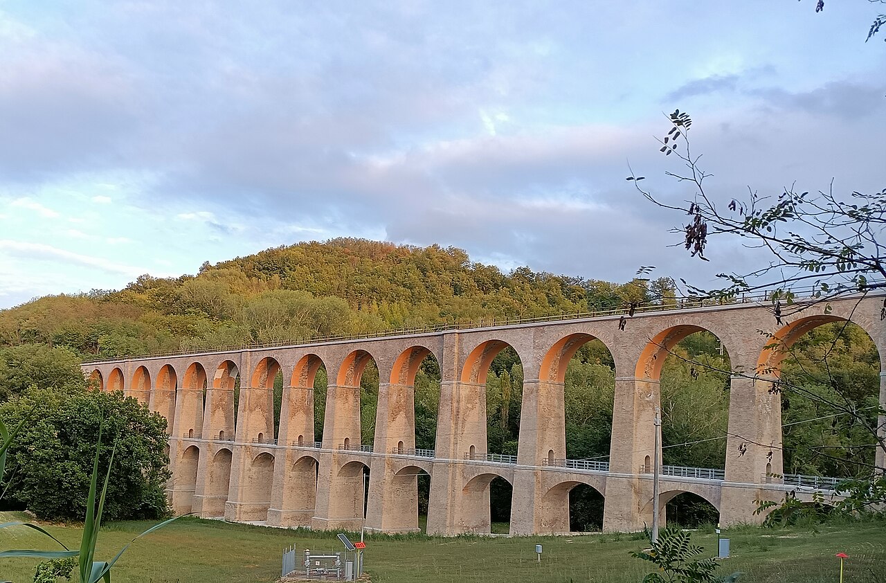 チヴィタノーヴァ・マルケ–Fabriano railway — チヴィタノーヴァ・マルケからFabrianoへ
