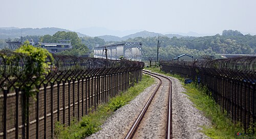 DMZ Peace Train — 写真1